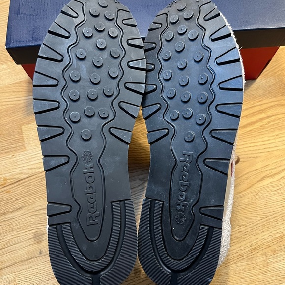 Reebok Men's Classic Leather Sneakers, Beige, Classic Burgundy Men’s  Size 13 - Picture 3 of 16